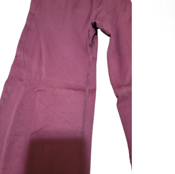 Burgundy Scrunch Butt Leggings - Picture 6 of 9